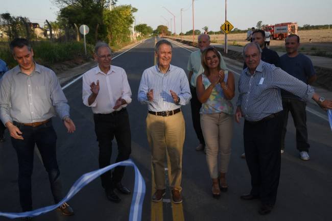 En Colonia Tirolesa, mejoraron la conectividad vial con pavimentación en su acceso