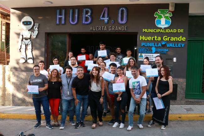Entregaron certificados a los alumnos del primer curso en el Hub 4.0