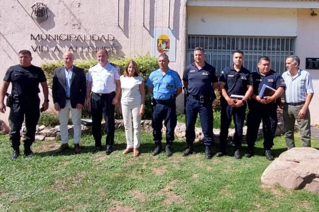 La intendente Vélez se reunió con las fuerzas de seguridad de Villa Allende
