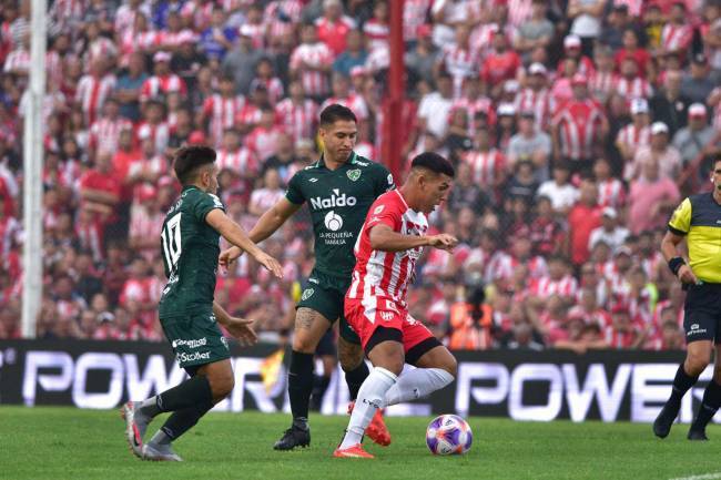 Volvió La Gloria y debutó con un aprobado