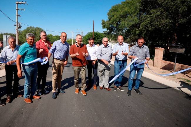 Inauguraron el nuevo Puente Amarillo que conecta Mina  Clavero con Villa Cura Brochero