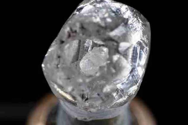 En la India, hallan un raro diamante con otro diamante en su interior