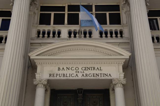 El Banco Central oficializó la suba de la tasa de interés a 97%