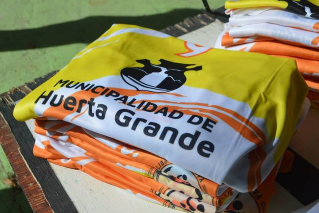 Huerta Grande: Entregaron Camisetas al Seleccionado de Handball de Punilla