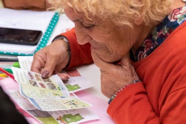 En instituciones municipales, más de 1800 adultos y jóvenes asisten a clases para terminar la primaria o secundaria