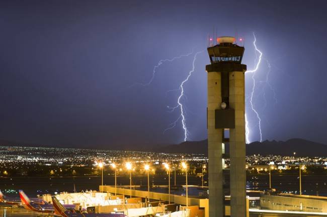 Científicos dirigen rayos de tormenta con láseres por primera vez