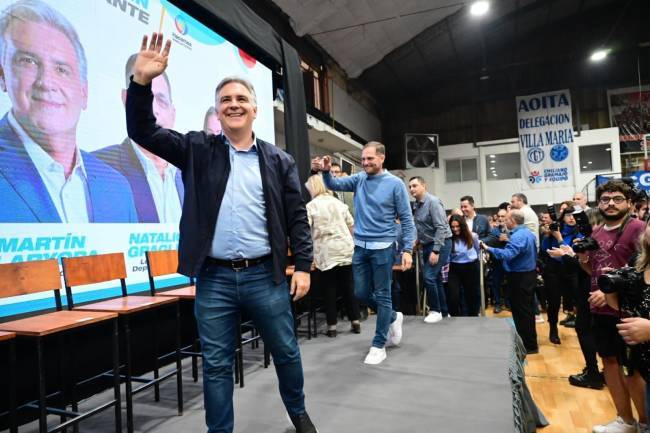 Martín Llaryora recibió fuerte respado en Villa María y Villa Nueva