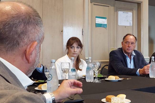 Luis Juez se reunió con el G6 empresarial y con el Consorcio Caminero