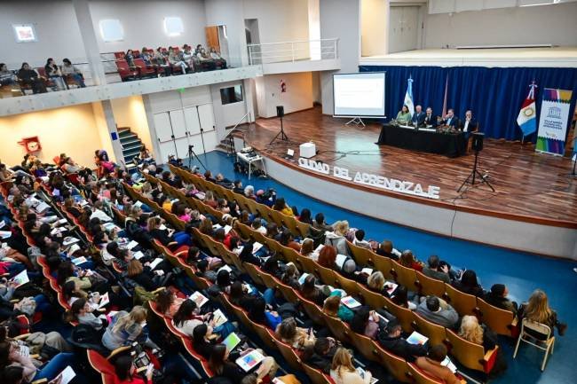 Más de 400 personas participan del 16º Congreso Nacional de Educación del Centro del País