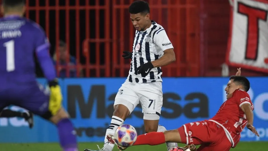 Talleres ganó y "resiste"