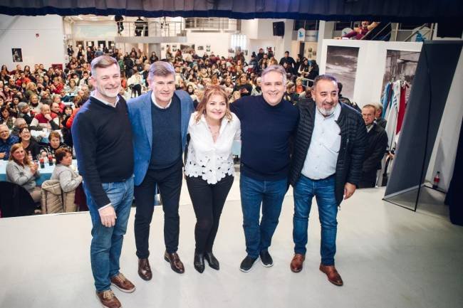  Daniel Passerini y Martín Llaryora  celebraron el mes patrio junto a los empleados de comercio