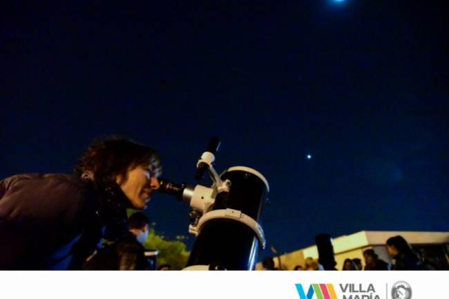 Tecnoteca  invita  a toda la familia a explorar el cielo