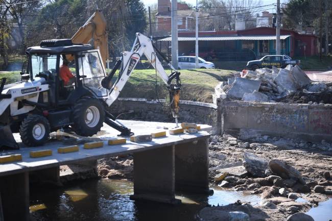 La Provincia ejecuta obra del nuevo puente Vado Los Cedros