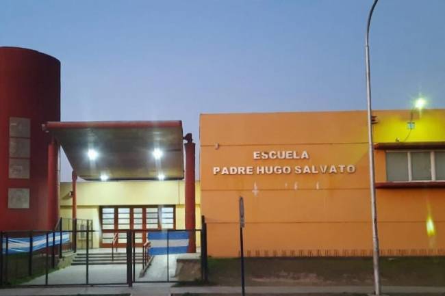 La escuela Padre Hugo Salvato ya luce nuevo sistema de iluminación