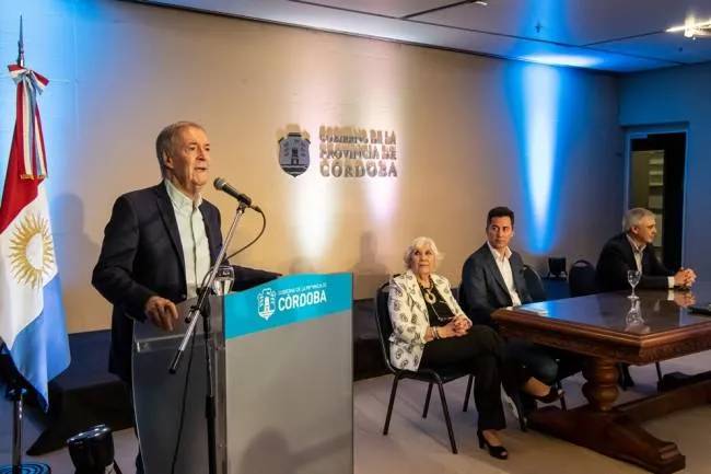 Para Schiaretti, es necesario mantener siempre  la educación pública y gratuita