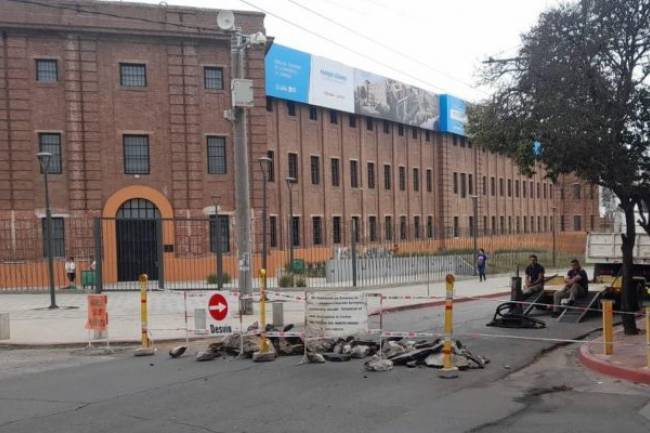 Por obras, cortan la esquina de las calles  Belgrano y Santiago Temple