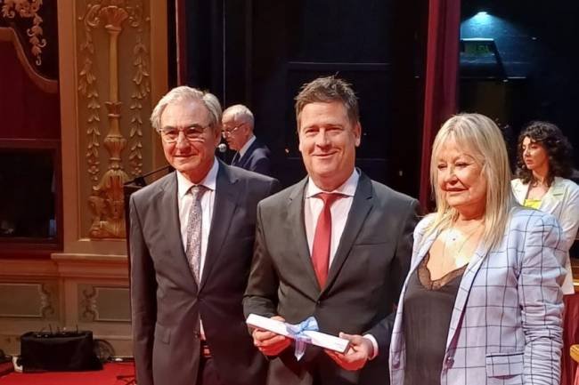 Carlos Briner recibió su diploma como legislador