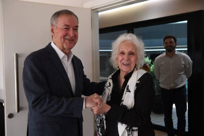 Encuentro entre Juan Schiaretti y Estela de Carlotto