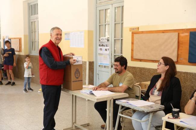 Votó Juan Schiaretti:  “La expectativa es que vote la mayor cantidad de cordobeses y argentinos"