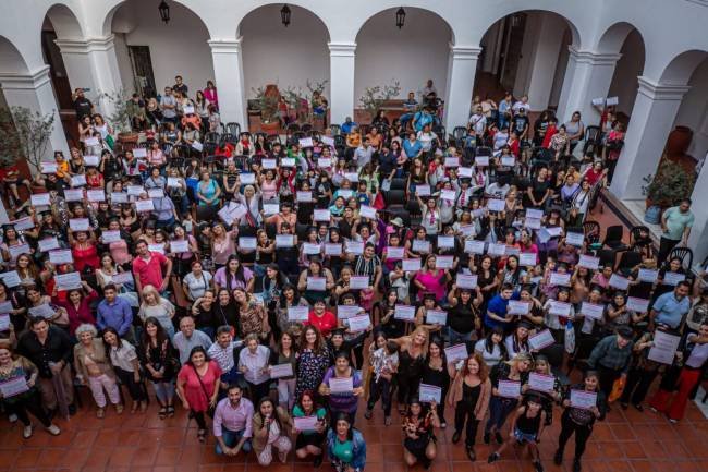 Gracias a la Escuela de Género y Aula Mamá,  más de 400 mujeres lograron finalizar sus estudios primarios y secundarios