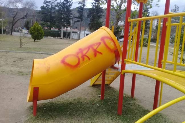 Villa Carlos Paz: Impondrán duras sanciones a quienes destruyan  lugares públicos