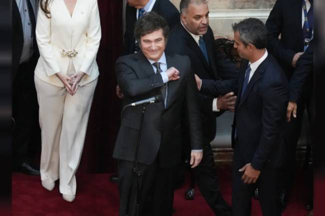 Milei, sobre los planes sociales: "El que corta la calle, no cobra"
