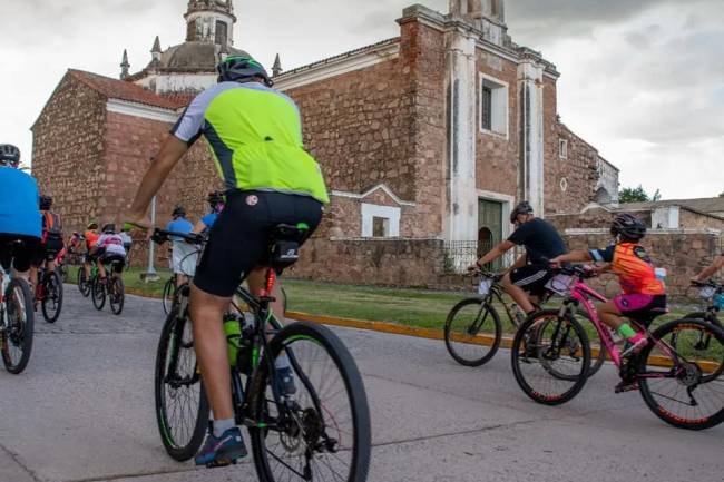 Jesus María recibió a cientos de ciclistas por el Día Nacional del Ciclista