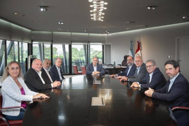 El gobernador Martín Llaryora se reunió con dirigentes del G 6