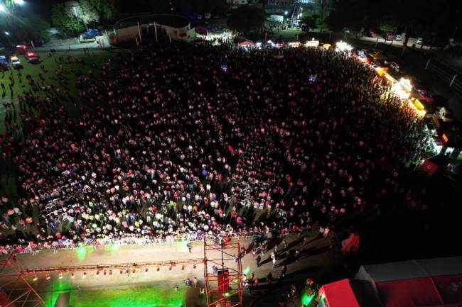 Una multitud vibró en la fiesta de apertura de la nueva temporada