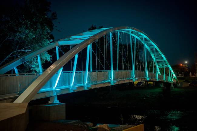 Rio Tercero ya luce su puente peatonal renovado e iluminado