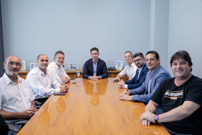 El ministro Manuel Calvo recibió a Intendentes del este provincial