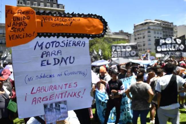 La Cámara Nacional del Trabajo frenó las reformas laborales del DNU de Milei