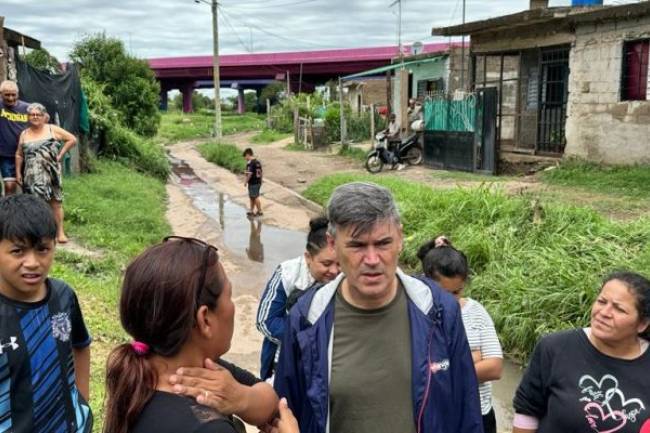 El intendente Passerini visitó a las familias evacuadas por el temporal del sábado