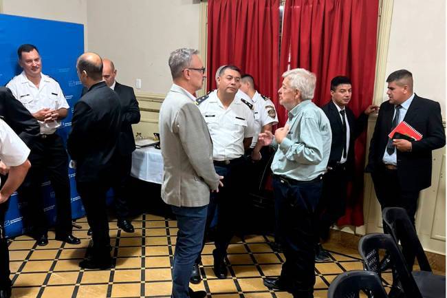 Salsipuedes se reunió con funcionarios policiales
