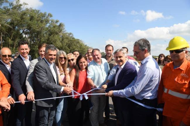 Llaryora habilitó obra que beneficiará a más de 5 mil habitantes