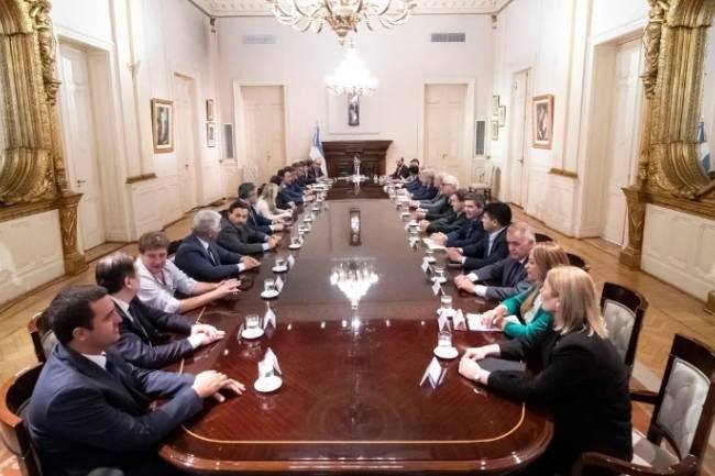 Semana clave para el Gobierno: apuesta a avanzar en las negociaciones por la Ley Ómnibus y el DNU