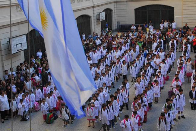 El Gobierno Nacional penará "el adoctrinamiento en las escuelas"