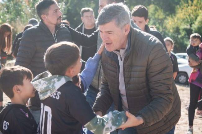 Más de 500 niños participaron del primer encuentro de escuelitas sociales de fútbol en el barrio Barranca Yaco