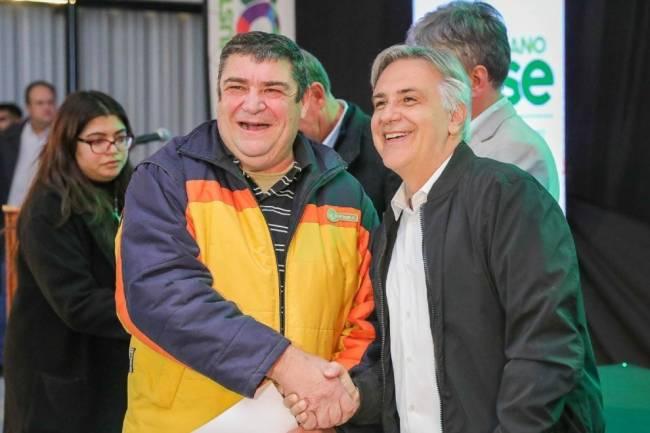 Llaryora  inauguró viviendas y firmó convenios por obras de infraestructura en el departamento Unión