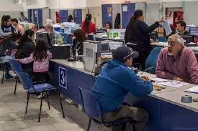 En cuatro meses, Argentina tiene casi 20 mil empleados públicos menos