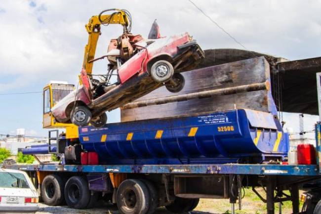 Continúa el trabajo de eliminación de autos abandonados