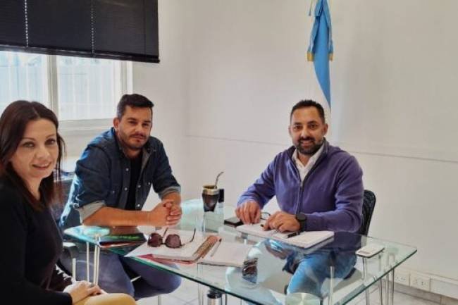 Tanti: El Intendente Paredes avanzó en proyectos para mejoras edilicias en las escuelas