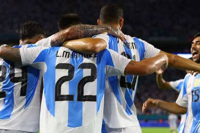 Fossati, DT de Perú elogió a la Argentina