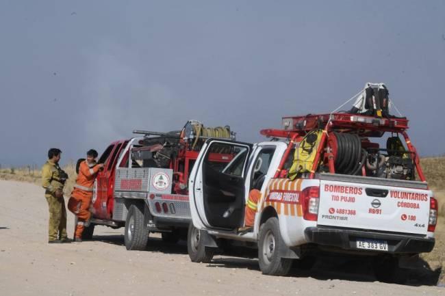 Incendios en El Durazno: Más de 200 bomberos continúan luchando contra el fuego