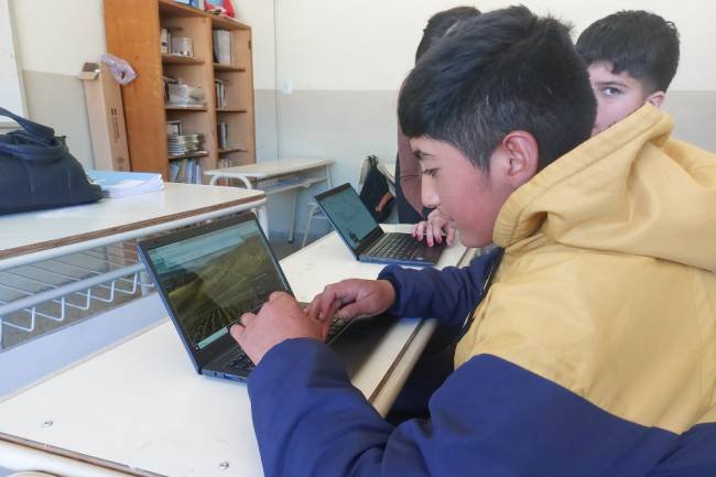 Escuelas rurales con mejor conectividad tecnológica