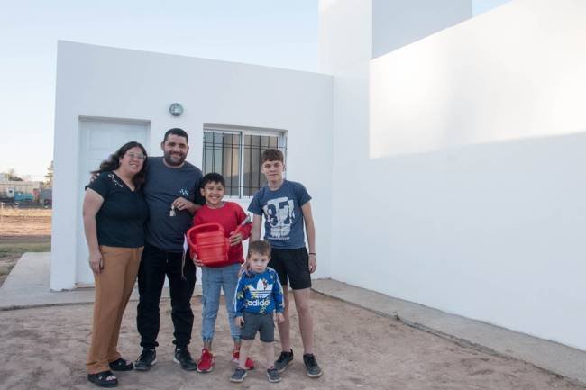 Gracias al plan Viviendas Semilla, familias de Ucacha cumplieron el sueño de la casa propia