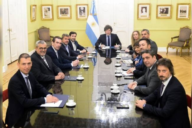 Picat y  diputados que avalaron el veto a las jubilaciones, invitados por Milei a un asado 