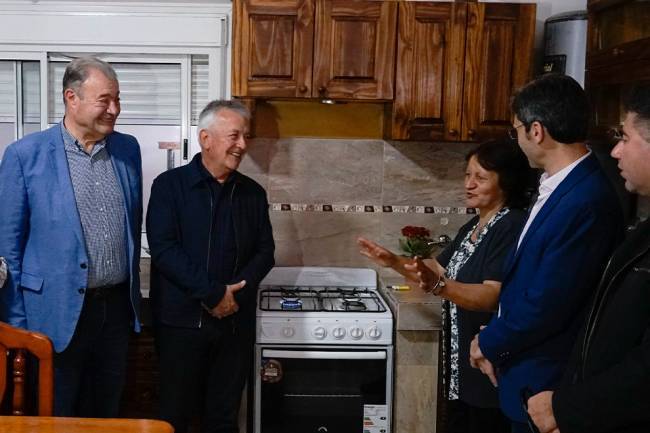 El gas natural continúa expandiéndose en más escuelas y domicilios de la Provincia