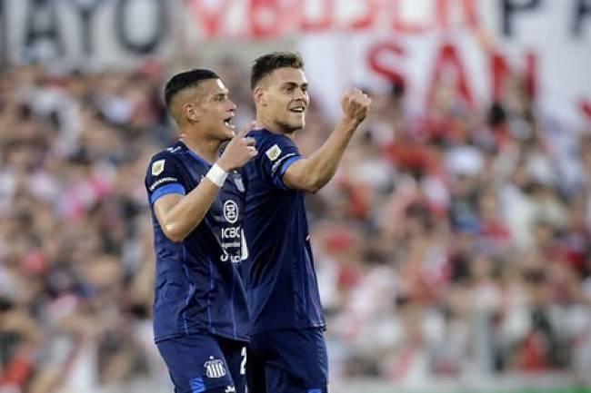 Talleres hizo el gol y lo aguantó en el complemento