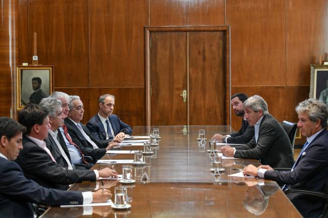 El Ministro Caputo recibió a representantes de laboratorios farmacéuticos